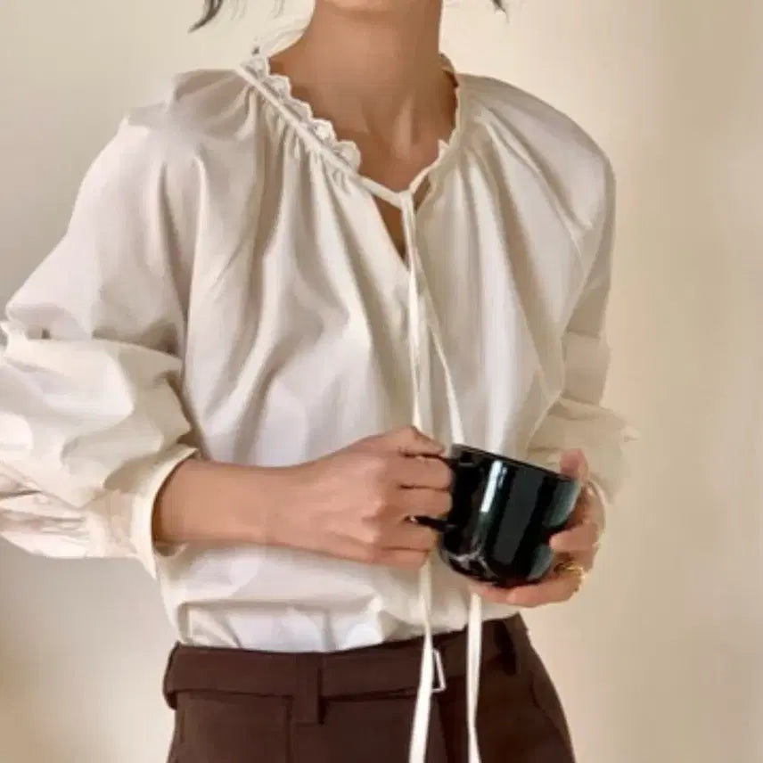 [BUNJANG] Frill Tie Blouse (Cream Ivory) / 프릴 타이 블라우스(크림아이보리)