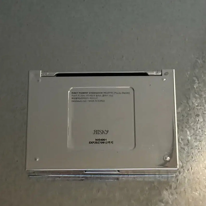 [SOLD OUT] 리스키뷰티 플럭키 데님 섀도우 팔레트