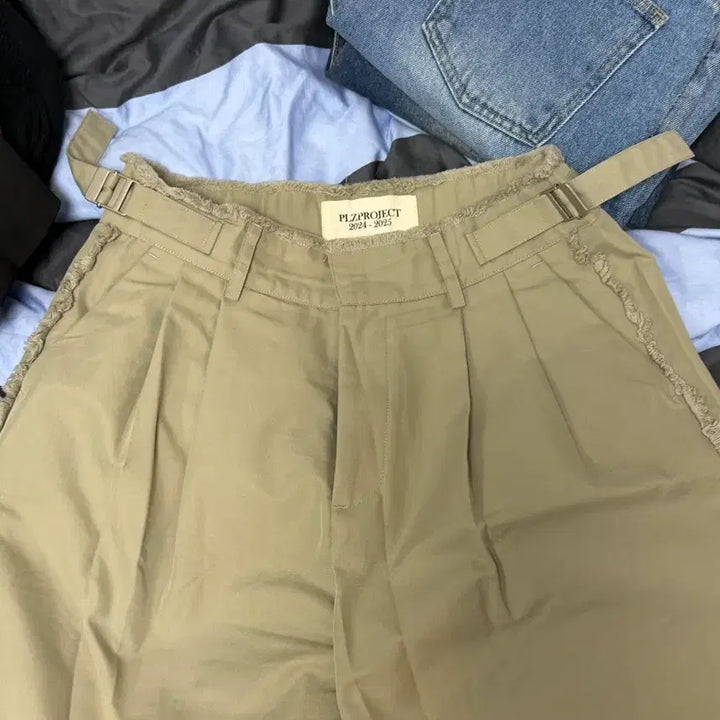 [BUNJANG] Please Project Destroyed Trousers 2 Beige / 플리즈프로젝트 디스트로이드 트라우져 2 베이지