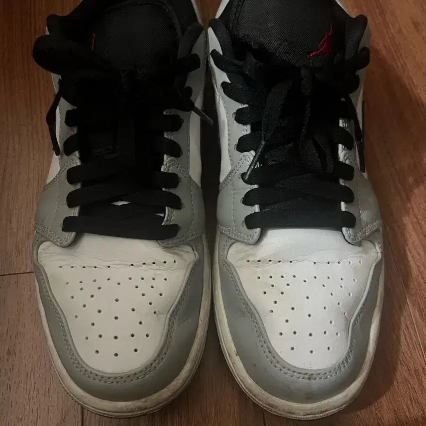 [BUNJANG] Nike Jordan 1 Low Light Smoke Grey (260) Sneakers / 조던 1 로우 라이트 스모크 그레이(260)