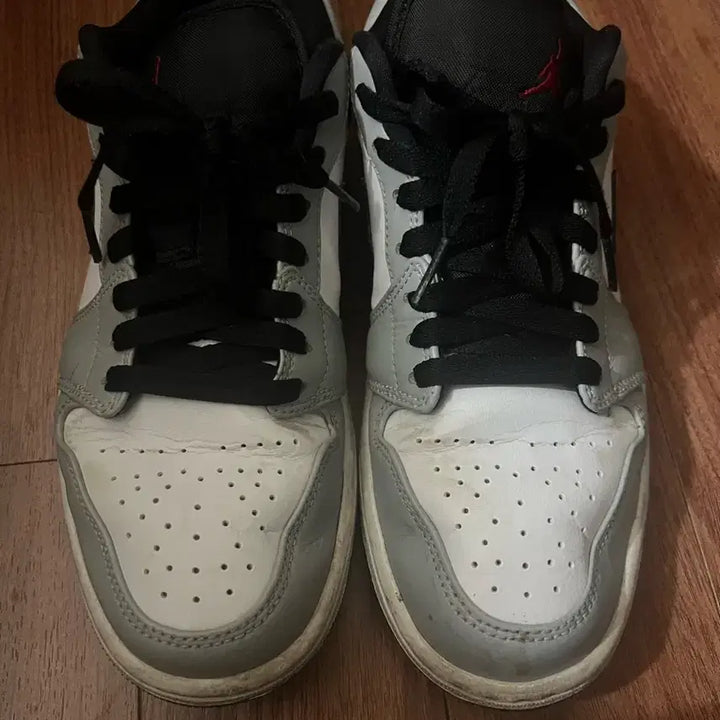 [BUNJANG] Air Jordan 1 Low Light Smoke Grey Sneakers (260mm) / 조던 1 로우 라이트 스모크 그레이(260)