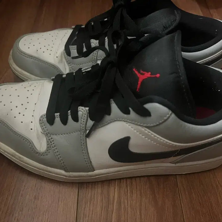 [BUNJANG] Air Jordan 1 Low Light Smoke Grey Sneakers (260mm) / 조던 1 로우 라이트 스모크 그레이(260)