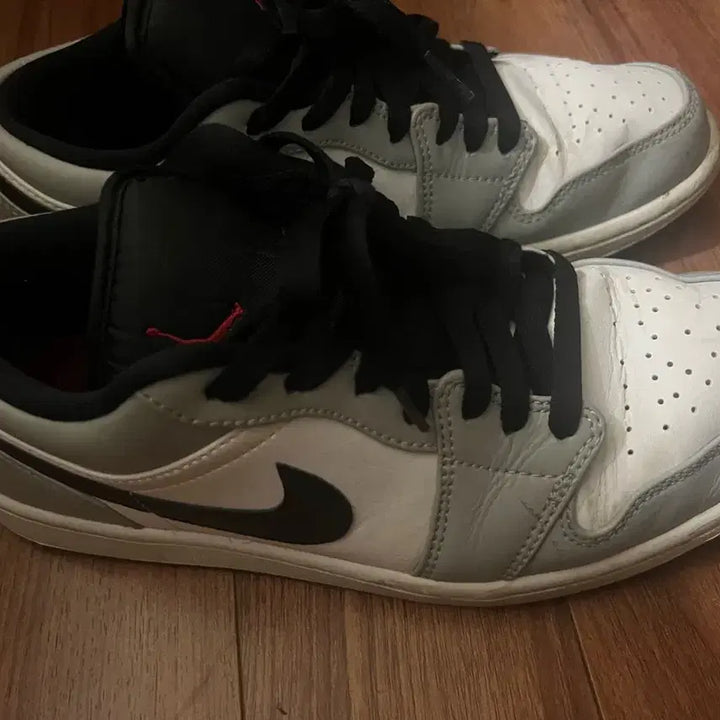 [BUNJANG] Air Jordan 1 Low Light Smoke Grey Sneakers (260mm) / 조던 1 로우 라이트 스모크 그레이(260)