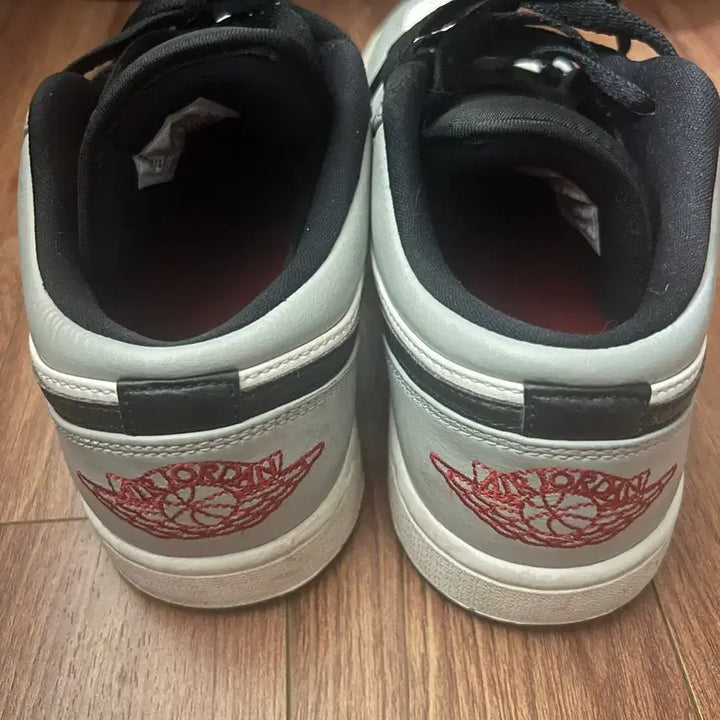 [BUNJANG] Nike Jordan 1 Low Light Smoke Grey (260) Sneakers / 조던 1 로우 라이트 스모크 그레이(260)