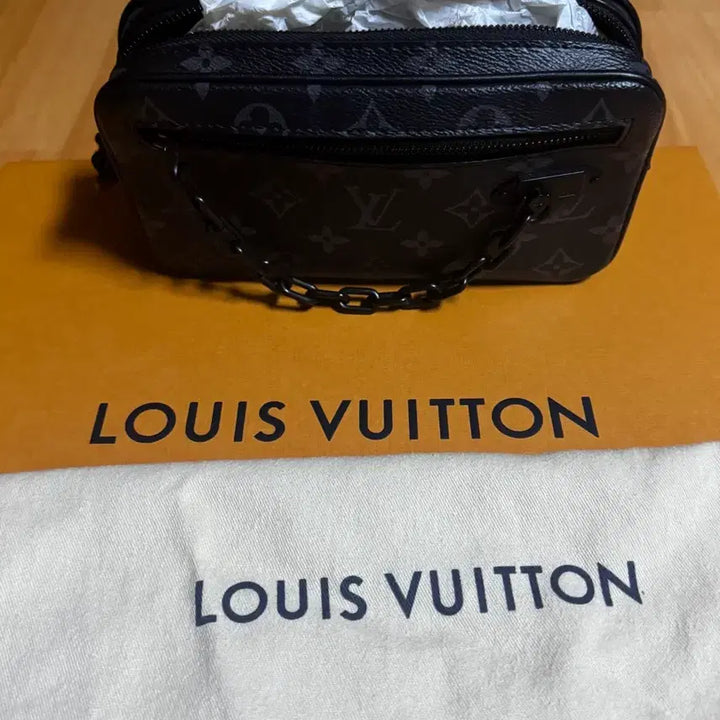[BUNJANG] Louis Vuitton Pochette Volga Clutch / 루이비통 포쉐트 볼가