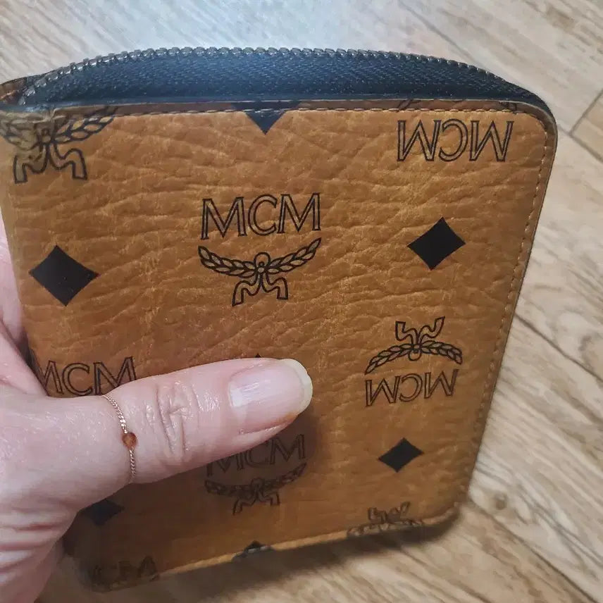 [BUNJANG] MCM Limited Edition Zippered Middle Wallet / mcm정품  한정판  휘귀템   지퍼돌이  중지갑