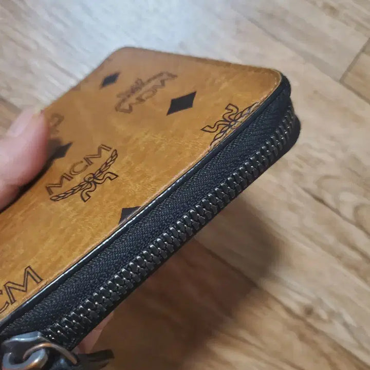 [BUNJANG] MCM Limited Edition Zippered Middle Wallet / mcm정품  한정판  휘귀템   지퍼돌이  중지갑