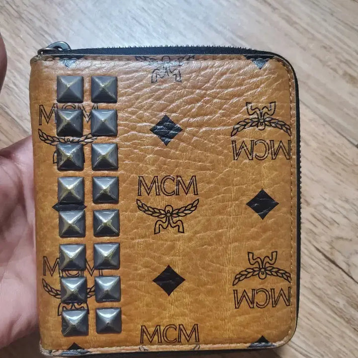 [BUNJANG] MCM Limited Edition Zippered Middle Wallet / mcm정품  한정판  휘귀템   지퍼돌이  중지갑