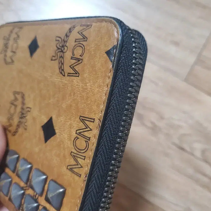 [BUNJANG] MCM Limited Edition Zippered Middle Wallet / mcm정품  한정판  휘귀템   지퍼돌이  중지갑