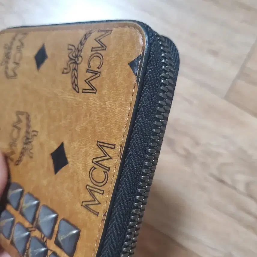 [BUNJANG] MCM Limited Edition Zippered Middle Wallet / mcm정품  한정판  휘귀템   지퍼돌이  중지갑