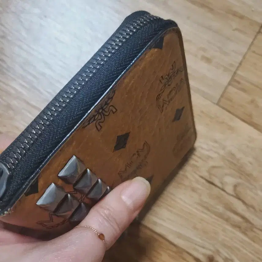 [BUNJANG] MCM Limited Edition Zippered Middle Wallet / mcm정품  한정판  휘귀템   지퍼돌이  중지갑