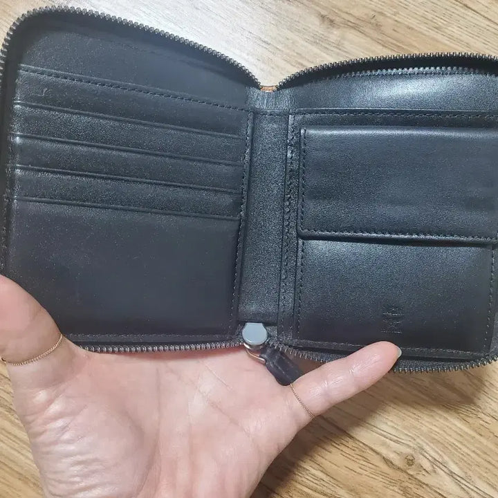 [BUNJANG] MCM Limited Edition Zippered Middle Wallet / mcm정품  한정판  휘귀템   지퍼돌이  중지갑