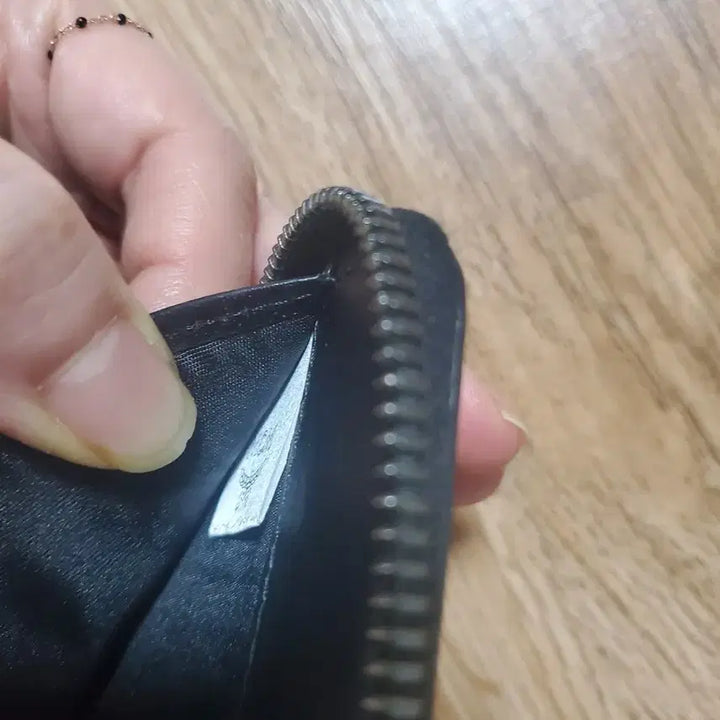 [BUNJANG] MCM Limited Edition Zippered Middle Wallet / mcm정품  한정판  휘귀템   지퍼돌이  중지갑
