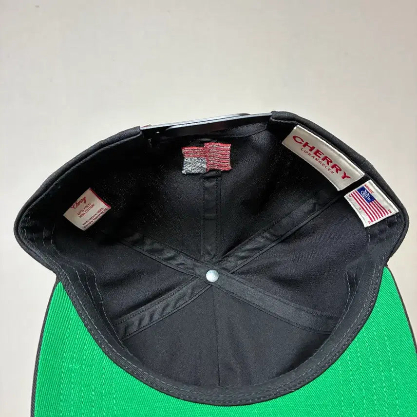 [BUNJANG] Os Cherry LA Embroidered Snapback Cap / [os]cherry la 자수 스냅백 블랙