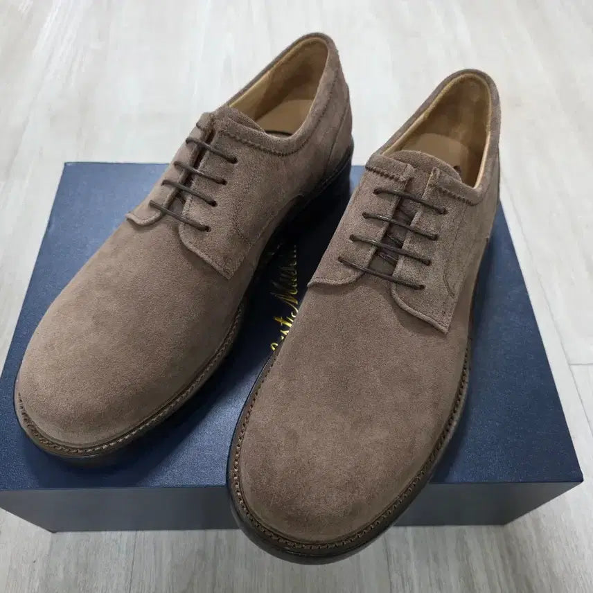 [SOLD OUT] 라스트뮤지엄 브라운 스웨이드 더비 270