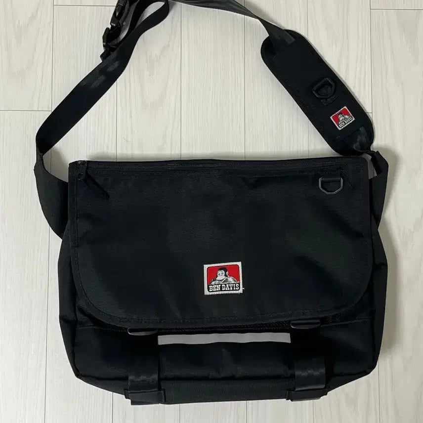 [BUNJANG] Ben Davis Black Messenger Bag / 벤 데이비스 블랙 메신저백