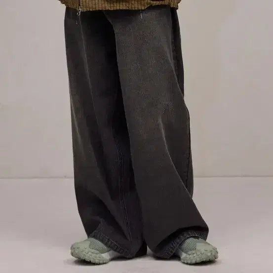 [BUNJANG] Filluminate Black Washed Denim Jeans / 필루미네이트 블랙 워시드 데님 청바지, 흑청