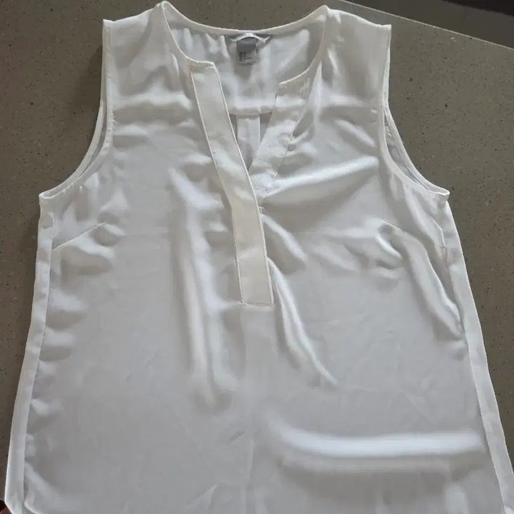 [BUNJANG] H&amp;M Sleeveless White Blouse / h&amp;m 민소매 화이트 블라우스