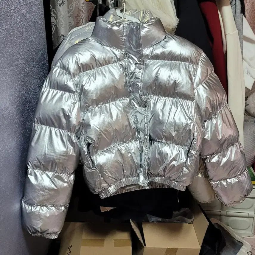 [BUNJANG] Unbranded Silver Glossy Crop Padded Jacket / 텍포 새상품 여성 실버 유광패딩 글로시 크롭패딩 숏패딩
