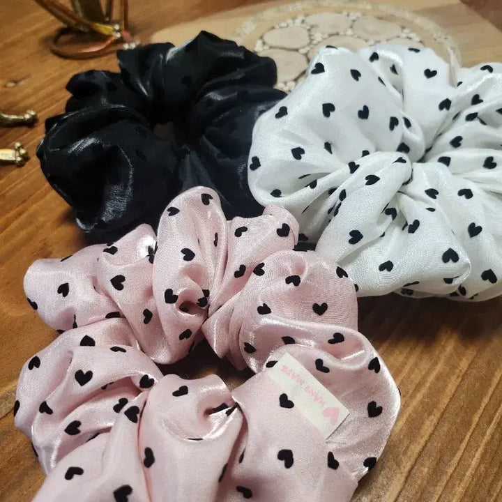 [BUNJANG] Satin Heart Polka Dot Scrunchie / 새틴하트 땡땡이 스크런치