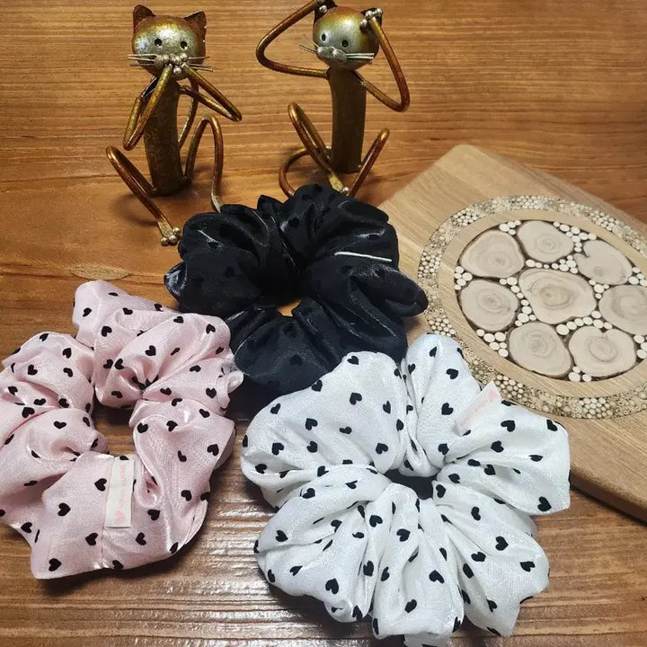 [BUNJANG] Satin Heart Polka Dot Scrunchie / 새틴하트 땡땡이 스크런치