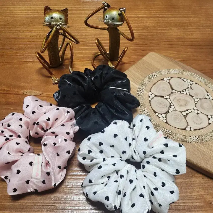 [BUNJANG] Satin Heart Polka Dot Scrunchie / 새틴하트 땡땡이 스크런치