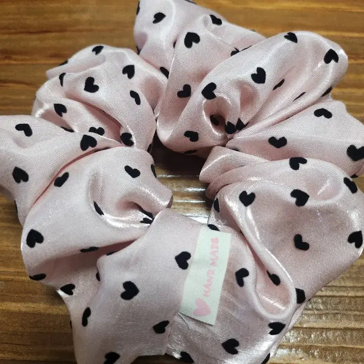 [BUNJANG] Satin Heart Polka Dot Scrunchie / 새틴하트 땡땡이 스크런치