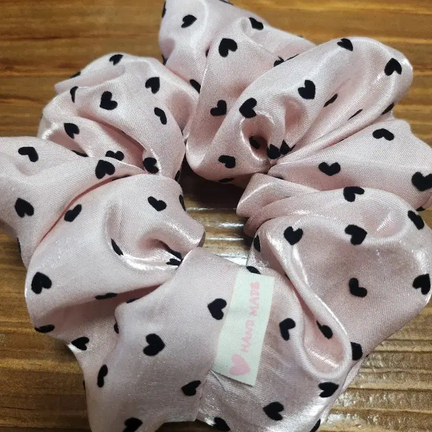 [BUNJANG] Satin Heart Polka Dot Scrunchie / 새틴하트 땡땡이 스크런치