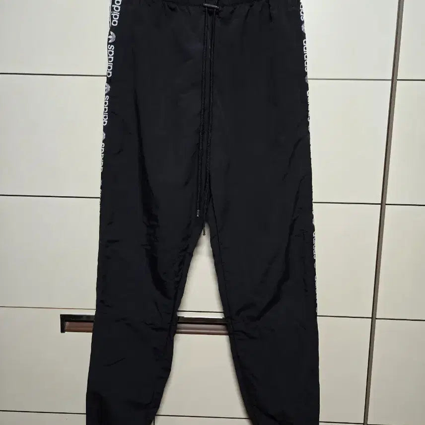 [BUNJANG] Adidas Embroidered Tape Line Track Jogger Pants / 아디다스 자수 테이프라인 트랙 조거팬츠