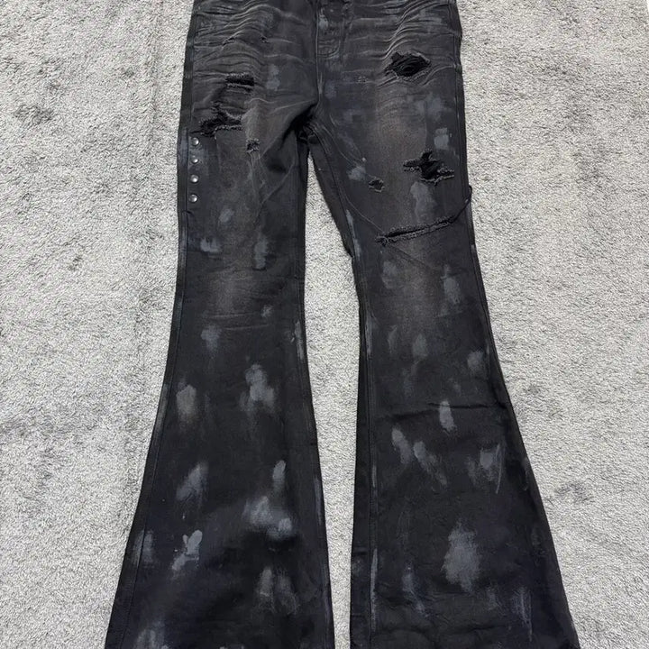 [BUNJANG] Under My Car Mud Flare Jeans / 언더마이카 머드 플레어 진