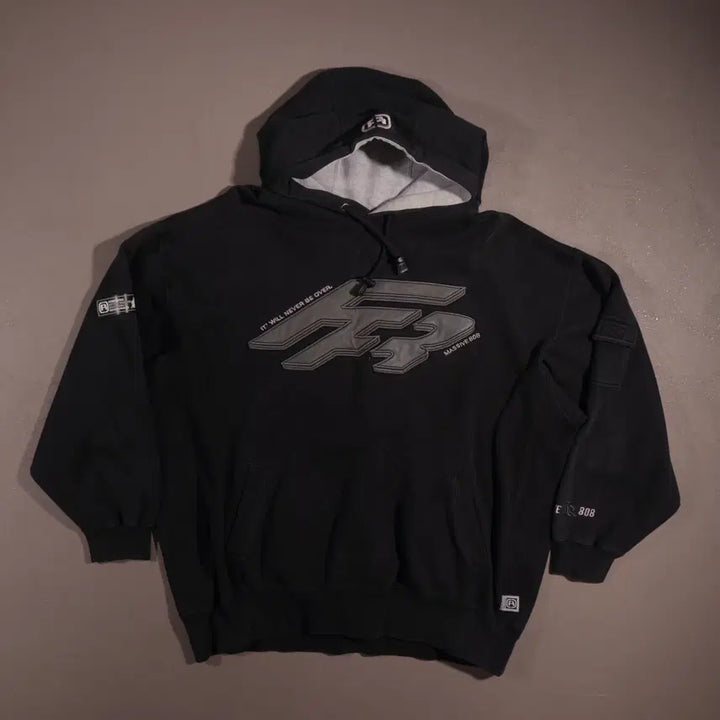 [BUNJANG] FREAKY MASSIVE Old School Hoodie C218 / FREAKY MASSIVE 올드스쿨 후드티 C218