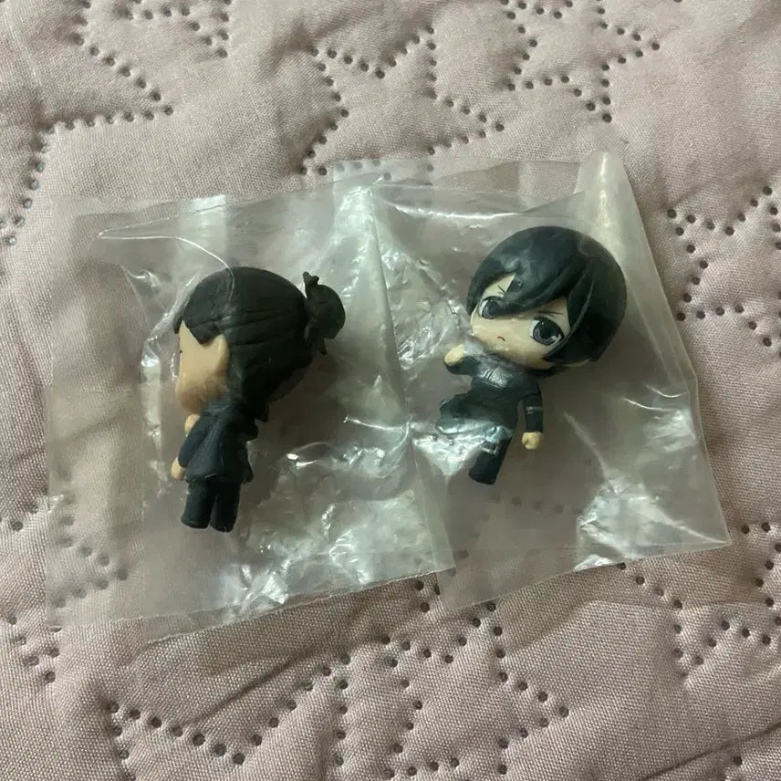 [BUNJANG] Attack on Titan Hug Coat Cable Gacha Eren &amp; Mikasa Bundle Set / 진격의거인 진격거 허그코트 케이블가챠 에렌 미카사 일괄
