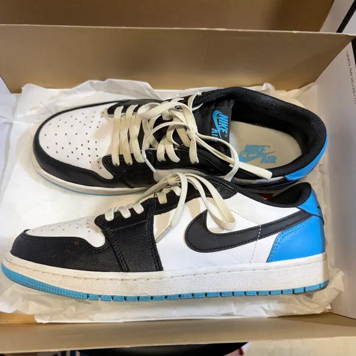 [BUNJANG] Nike Air Jordan 1 Low OG Black and Dark Powder Blue (Size 285) / [285] 나이키 조던1 로우 OG 블랙 앤 다크 파우더 블루