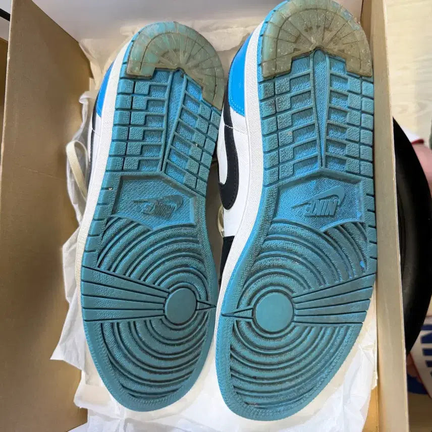 [BUNJANG] Nike Air Jordan 1 Low OG Black and Dark Powder Blue (Size 285) / [285] 나이키 조던1 로우 OG 블랙 앤 다크 파우더 블루