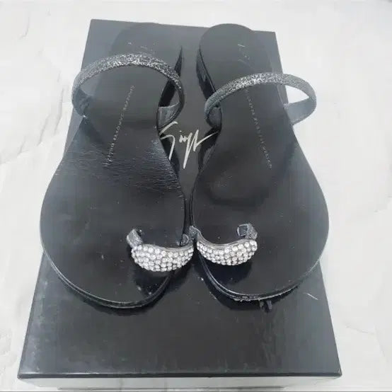 [BUNJANG] Giuseppe Zanotti Ring Embellished Slide Sandals / 쥬세페 자노티 링 장식 슬라이드 샌들 36