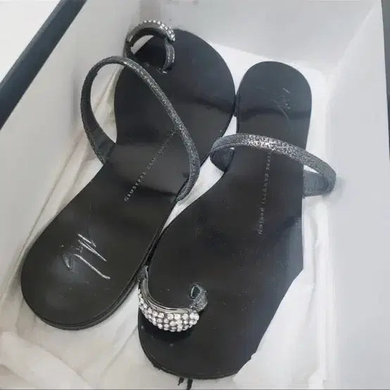 [BUNJANG] Giuseppe Zanotti Ring Embellished Slide Sandals / 쥬세페 자노티 링 장식 슬라이드 샌들 36