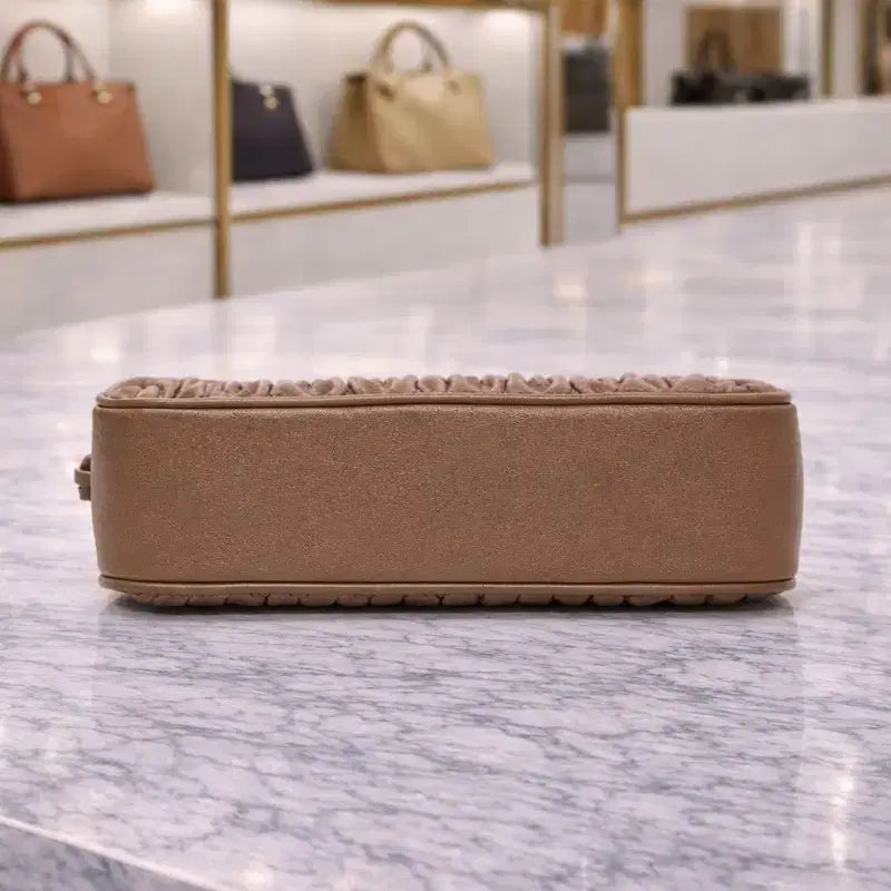 [BUNJANG] Miu Miu Matelassé Nappa Leather Mini Bag / [S급] 미우 미우 마테라쎄 나파 가죽 미니백 카메오 판매합니다!!!