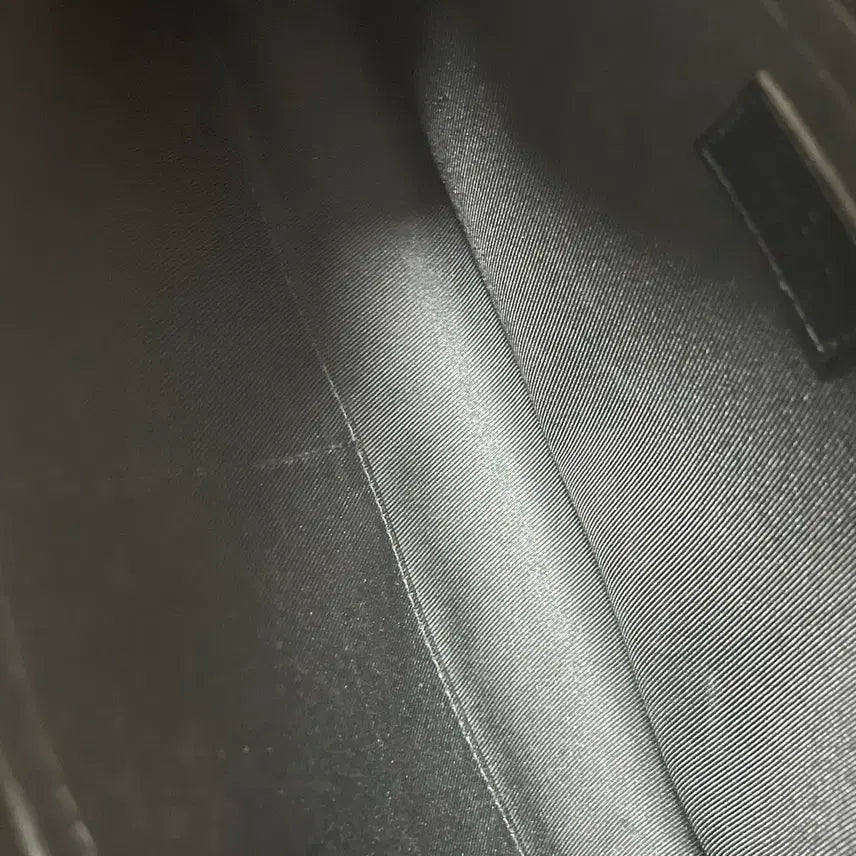 [SOLD OUT] [새상품급] 루이비통 쉐도우 포쉐트 보야주 수플 클러치
