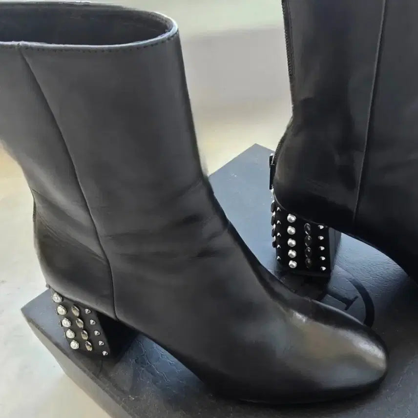 [BUNJANG] ASH Black Studded Ankle Boots - Size 38 / ASH 블랙 스터드 앵클 부츠 38