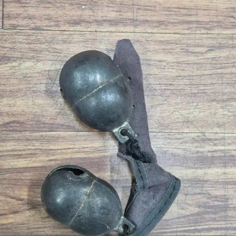 [BUNJANG] Vintage Ornament Set / 고풍스러운 동 방울 16점, [1줄] (411)