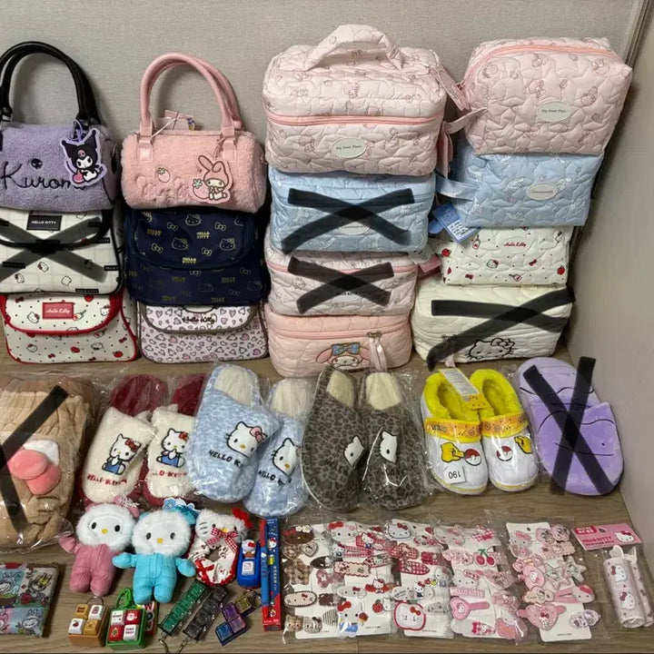 [BUNJANG] Sanrio Pouch, Hair Roll & Keyring Bundle / 산리오 파우치 헤어롤 및 키링 짱구 팔찌 피규어 키캡 주토피아 도라에몽