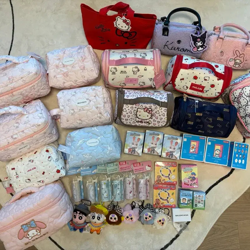 [BUNJANG] Sanrio Pouch, Hair Roll & Keyring Bundle / 산리오 파우치 헤어롤 및 키링 짱구 팔찌 피규어 키캡 주토피아 도라에몽
