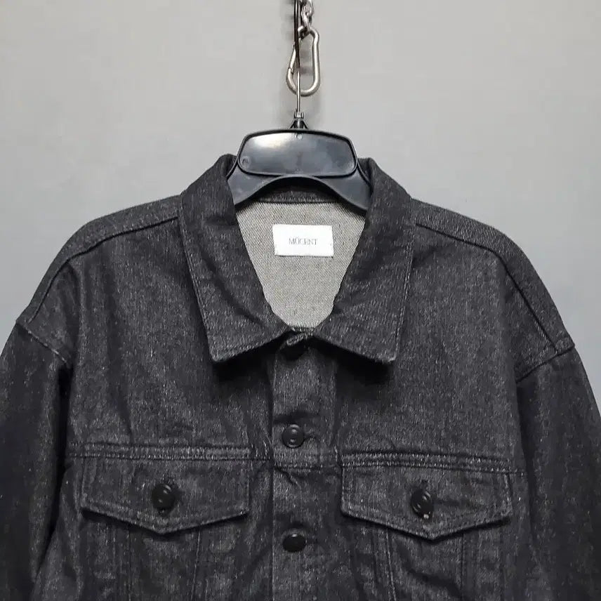 [BUNJANG] MUCENT Black Denim Jacket / MUCENT 밑단 데미지 블랙 데님 자켓