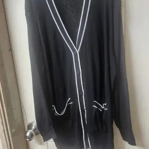 [BUNJANG] Black Color Block Cardigan 3XR / 블랙 배색 가디건3xr