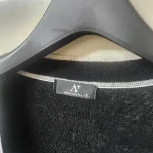 [BUNJANG] Black Color Block Cardigan 3XR / 블랙 배색 가디건3xr