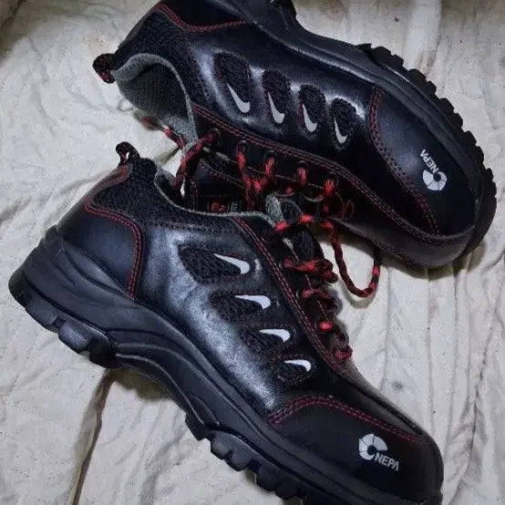 [BUNJANG] Nepa Hiking Shoes 255 (Fits 260) / 네파 통기성안전화 쿠션깔창 255(260) 택비포함
