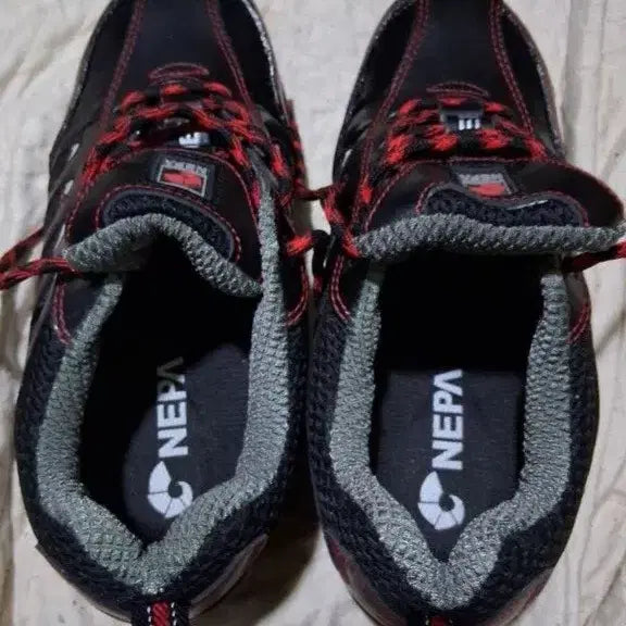 [BUNJANG] Nepa Hiking Shoes 255 (Fits 260) / 네파 통기성안전화 쿠션깔창 255(260) 택비포함