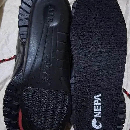 [BUNJANG] Nepa Hiking Shoes 255 (Fits 260) / 네파 통기성안전화 쿠션깔창 255(260) 택비포함