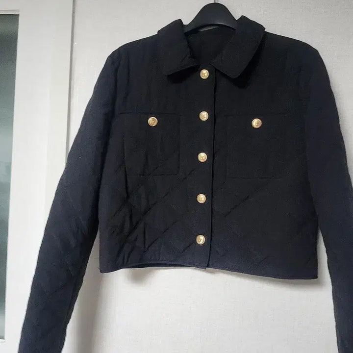 [BUNJANG] Black Quilted Crop Jacket with Gold Buttons / 블랙 퀼팅 크롭 자켓 금장단추