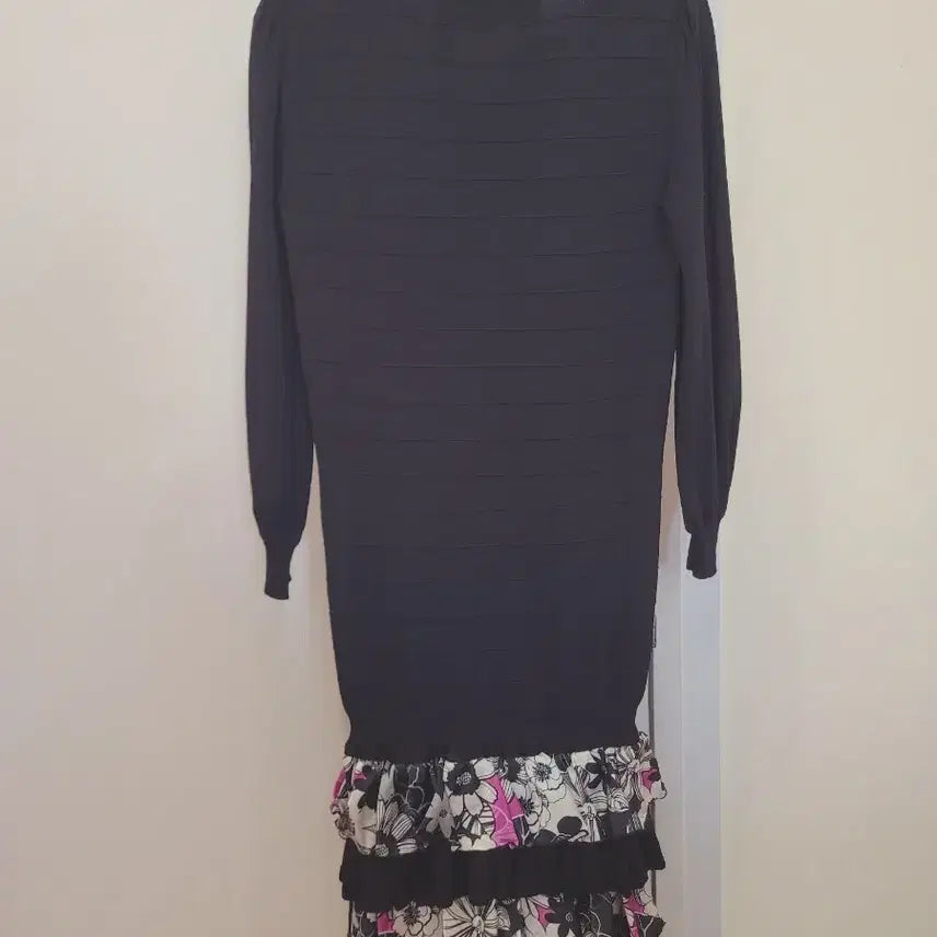 [BUNJANG] EGOIST Black Flower Ruffle Knit Dress (Size 66) / EGOIST 에고이스트 블랙 플라워 러플 니트 원피스 66사이즈